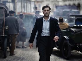 The Electric Kiss - film still - a film by Pierre Salvadori